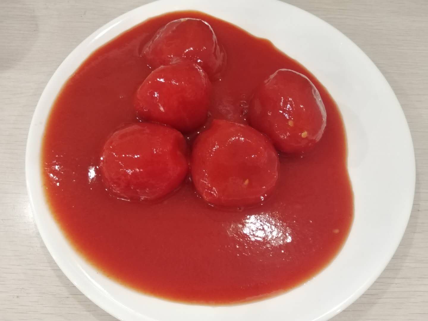 Ganze geschälte Tomate-Tomate mit hochkonzentriertem Tomatensaft